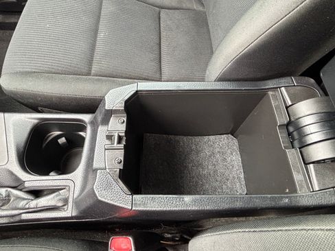 Used 2016 Toyota RAV4 LE AWD/4WD image 18