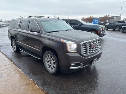 Used 2019 GMC Yukon XL Denali w/ Open Road Package image 3