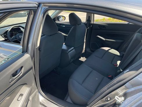 Used 2024 Nissan Altima 2.5 SV FWD image 35