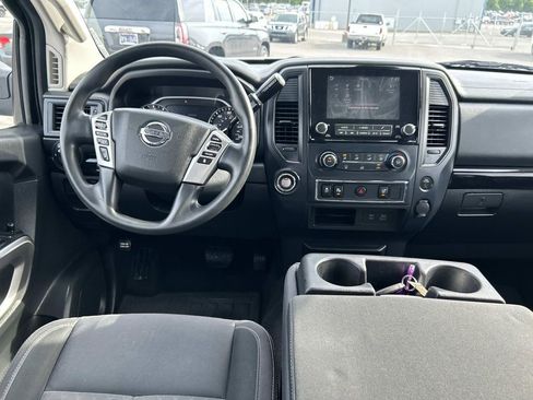 Used 2022 Nissan Titan SV RWD image 17