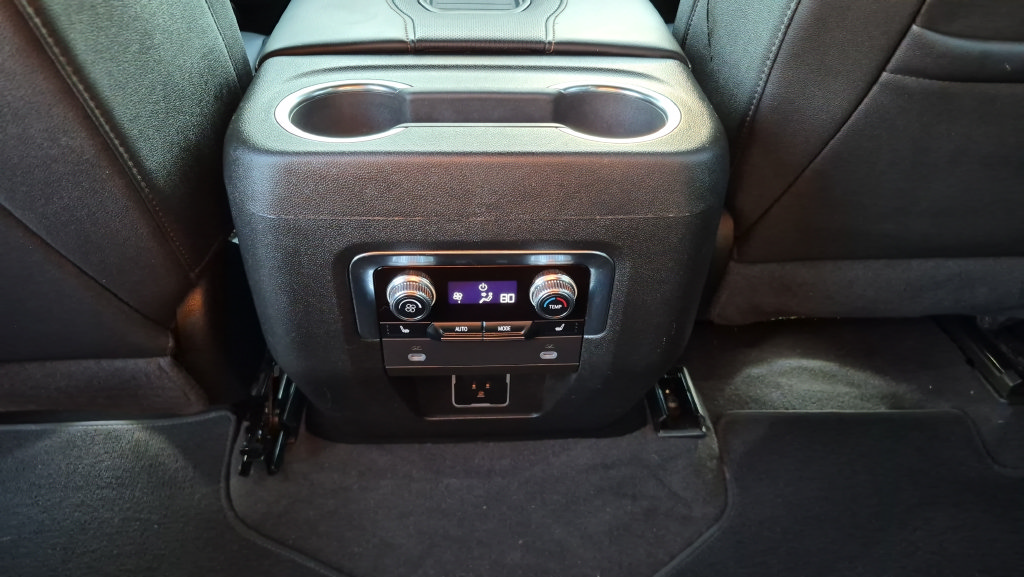 Used 2024 GMC Yukon XL AT4 w/ Technology Package AWD/4WD image 22