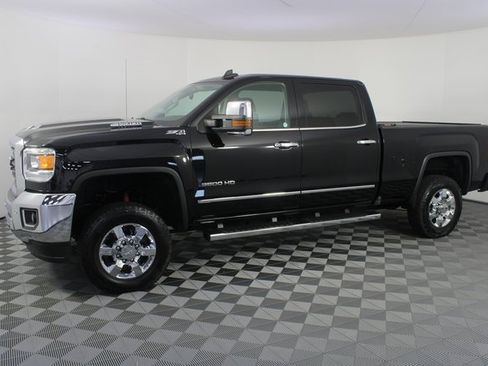 Used 2018 GMC Sierra 3500 SLT w/ Duramax Plus Package image 2