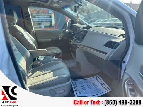 Used 2013 Toyota Sienna XLE image 10