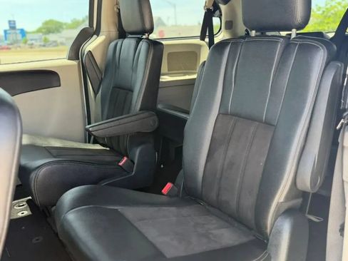 Used 2020 Dodge Grand Caravan SXT FWD image 18