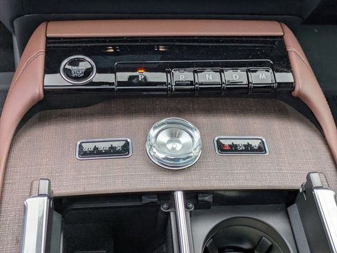 Used 2025 Lincoln Navigator Reserve image 23