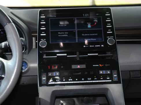 Used 2020 Toyota Avalon Limited image 19