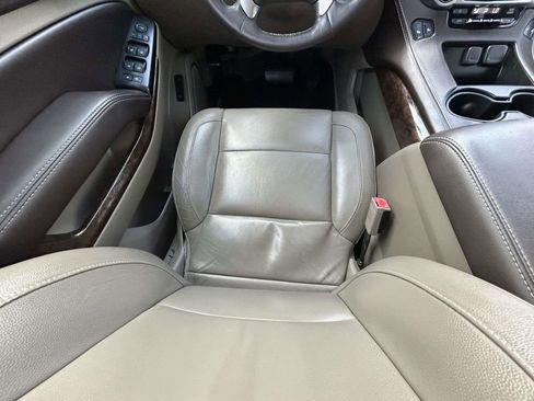 Used 2016 Chevrolet Suburban LT w/ LT Signature Package RWD image 14