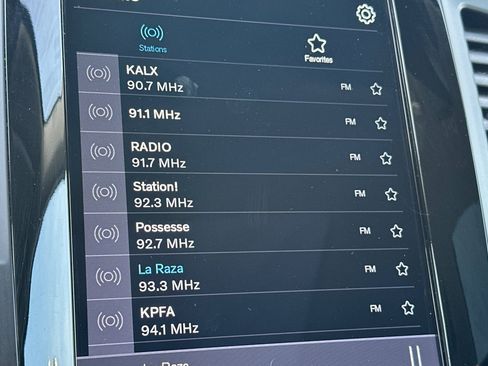 Used 2023 Volvo XC90 B5 Core w/ Climate Package image 22