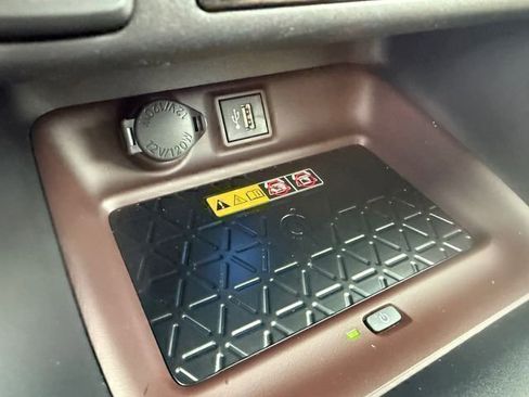 Used 2025 Toyota RAV4 Limited image 13