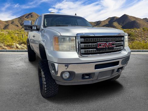 Used 2011 GMC Sierra 2500 SLE AWD/4WD image 3