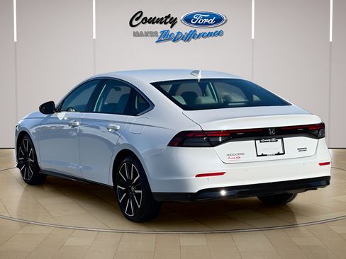 Used 2025 Honda Accord Touring image 7