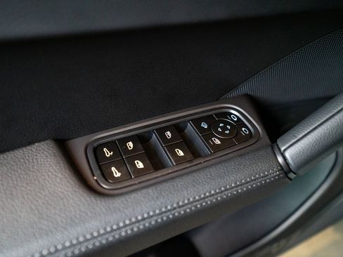 New 2025 Porsche Cayenne image 18