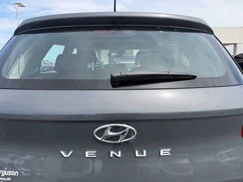 Used 2024 Hyundai Venue SEL FWD image 16