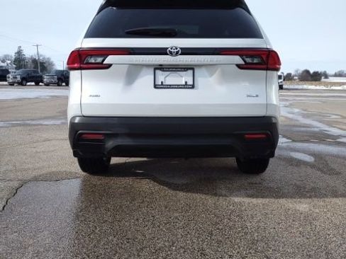 Used 2025 Toyota Grand Highlander AWD image 4