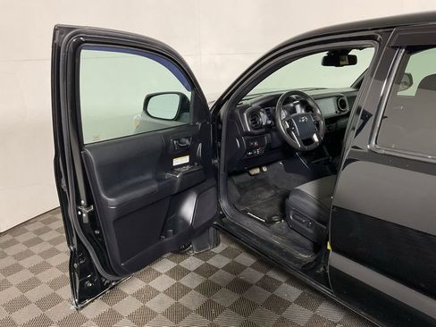 Used 2020 Toyota Tacoma TRD Off-Road image 15