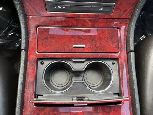Used 2011 Cadillac Escalade Premium RWD image 39