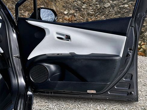 Used 2016 Toyota Prius Three image 20