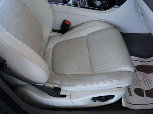 Used 2016 Jaguar XF Prestige image 39