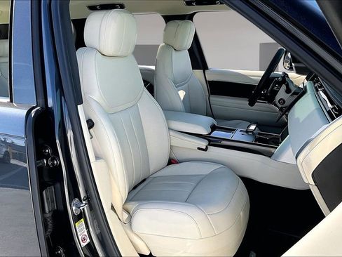Used 2025 Land Rover Range Rover SE image 27