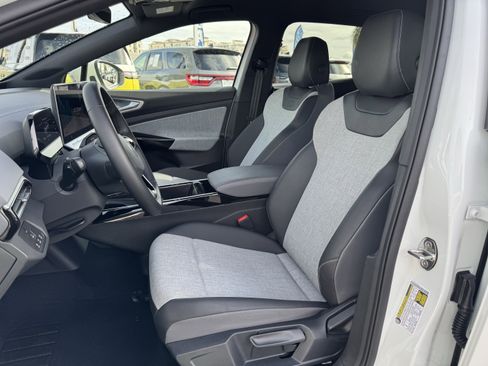Certified 2025 Volkswagen ID.4 Pro image 24