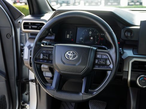 Certified 2024 Toyota Tacoma SR5 AWD/4WD image 31