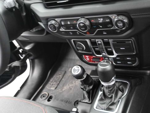 Used 2024 Jeep Gladiator Rubicon w/ Convenience Group image 14