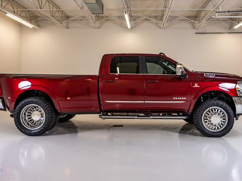 Used 2024 RAM 3500 Limited AWD/4WD image 11