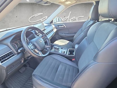 Used 2024 Mitsubishi Outlander FWD image 19