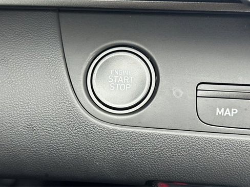 Used 2025 Hyundai Elantra SEL image 22