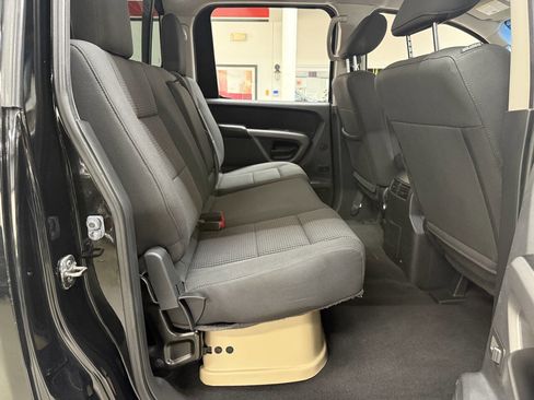 Used 2015 Nissan Titan SV w/ SV Value Truck Package AWD/4WD image 15