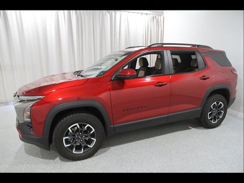 Used 2025 Chevrolet Equinox ACTIV w/ Safety and Technology Package FWD image 3