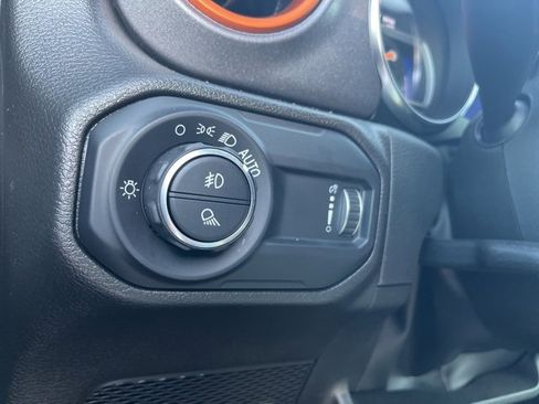 Used 2023 Jeep Gladiator Mojave w/ Cold Weather Group image 26