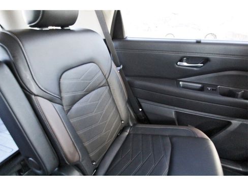 Certified 2023 Nissan Pathfinder Platinum image 12