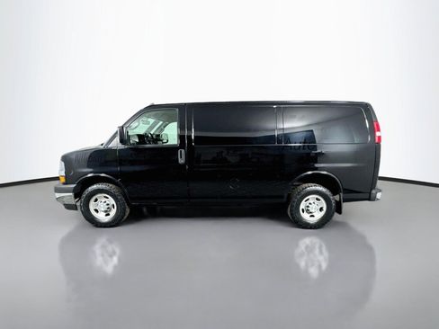 Used 2017 Chevrolet Express 2500 RWD image 2