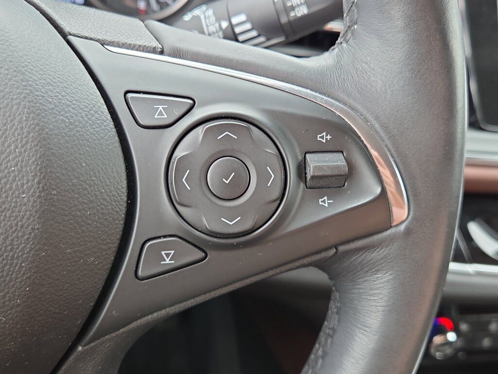 Used 2018 Buick Enclave Avenir w/ Avenir Technology Package FWD image 22