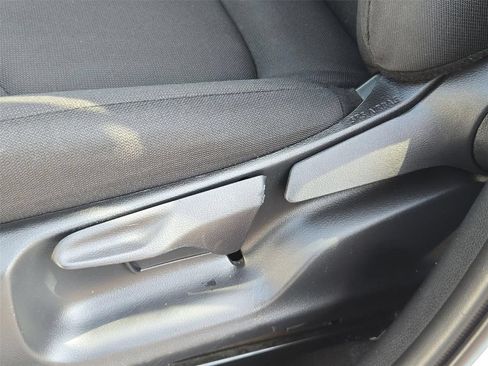 Used 2026 Toyota Corolla Cross LE FWD image 34