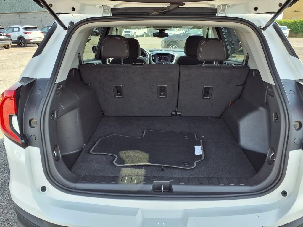 Used 2024 GMC Terrain SLE FWD image 24