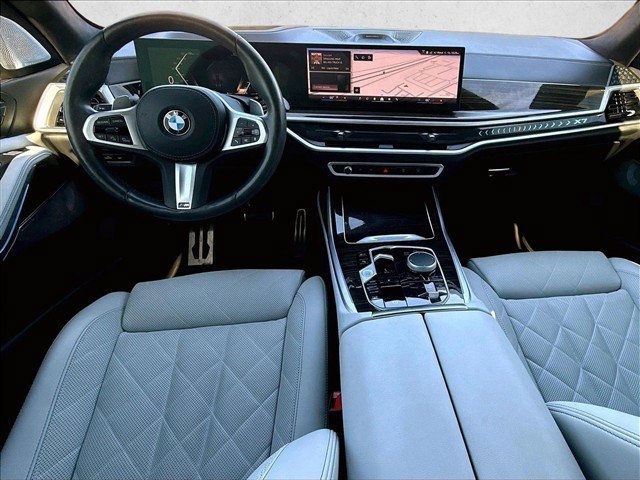 Used 2024 BMW X7 xDrive40i w/ M Sport Package AWD/4WD image 15