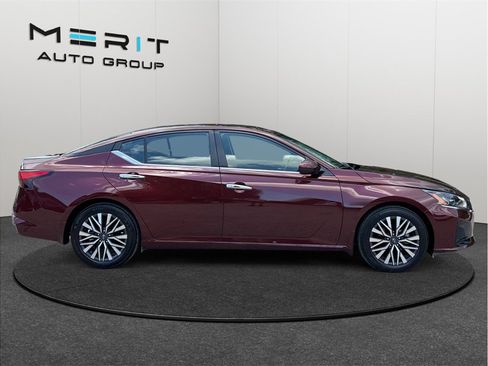 Used 2024 Nissan Altima 2.5 SV w/ SV Premium Package FWD image 10