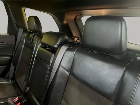 Used 2021 Jeep Grand Cherokee Laredo X AWD/4WD image 11