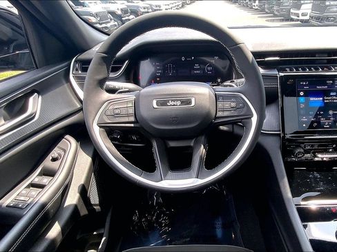 Certified 2023 Jeep Grand Cherokee Altitude AWD/4WD image 5