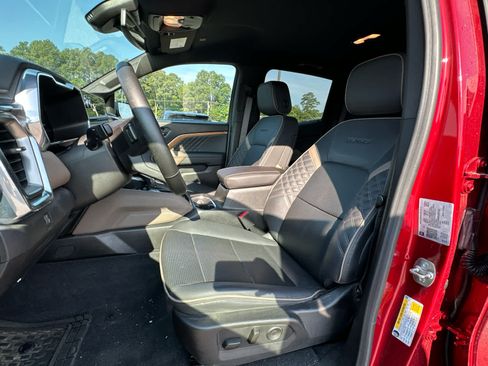 Used 2024 GMC Canyon Denali AWD/4WD image 9