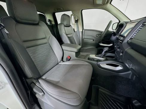 Used 2024 Nissan Frontier SV w/ Technology Package image 14