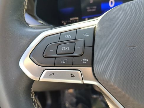 Certified 2022 Volkswagen Taos SE FWD image 28