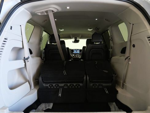 Used 2024 Chrysler Pacifica Touring-L FWD image 28