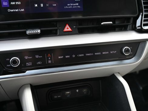 Used 2023 Kia Sportage EX image 28