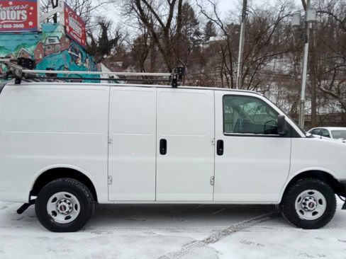 Used 2017 GMC Savana 2500 image 1