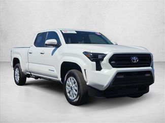 Used 2025 Toyota Tacoma SR5 AWD/4WD video 3