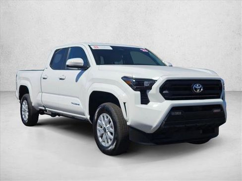 Used 2025 Toyota Tacoma SR5 AWD/4WD image 3