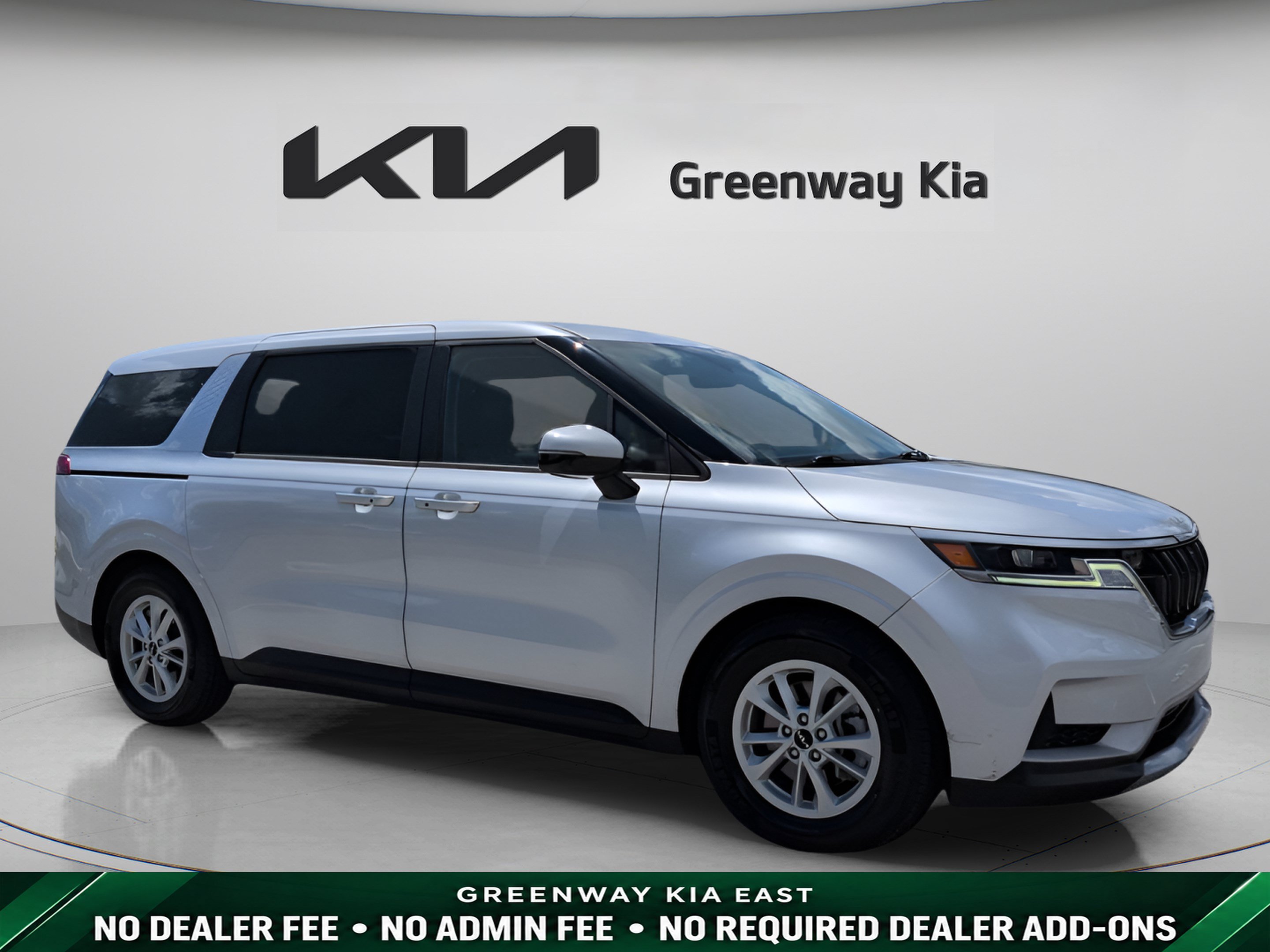 Used 2023 Kia Carnival LX FWD image 1